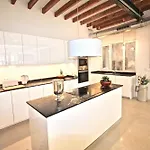 Grande Y Luminoso En El Centro De Apartamento *